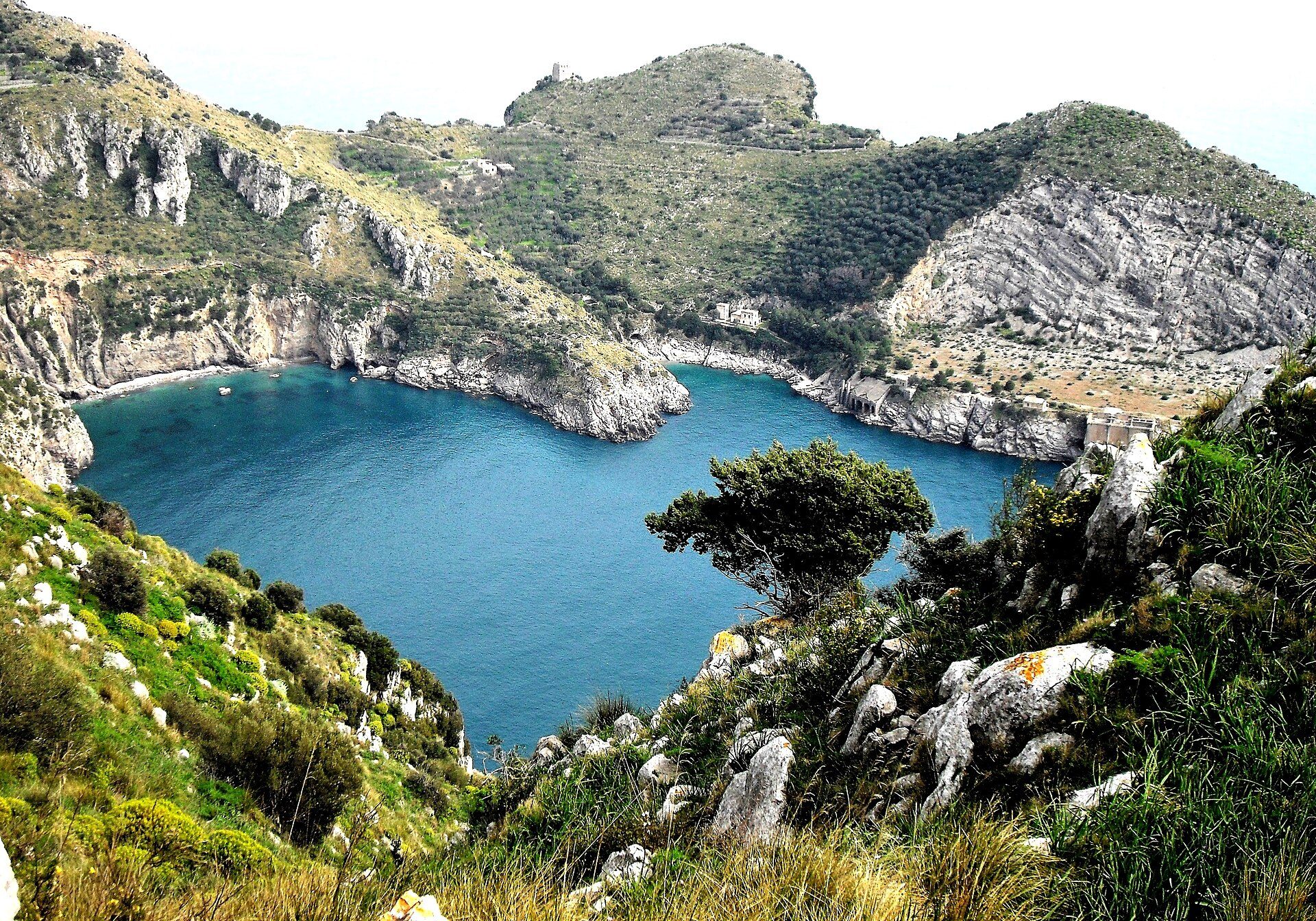 La Baia di Ieranto vista dal sentiero