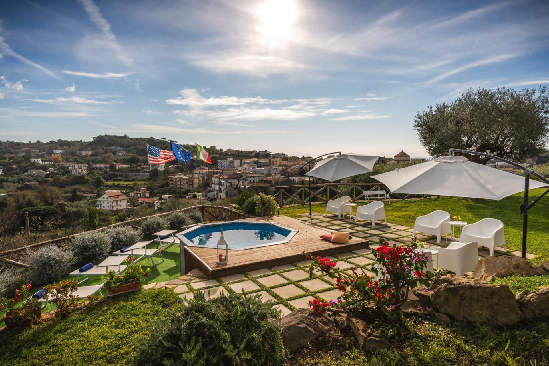 Villa I Due Golfi, giardino e ombrelloni