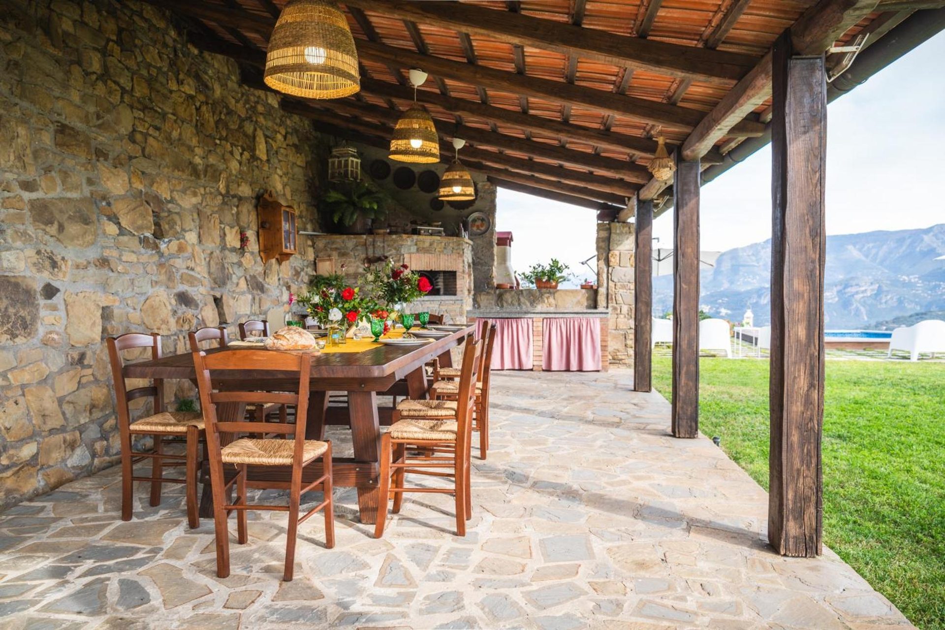 Villa I Due Golfi, pranzo sotto il pergolato