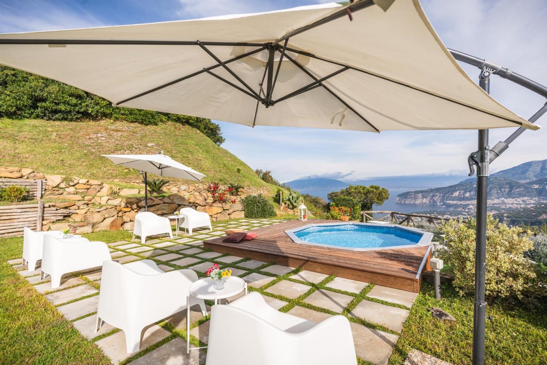 Villa I Due Golfi, relax in piscina