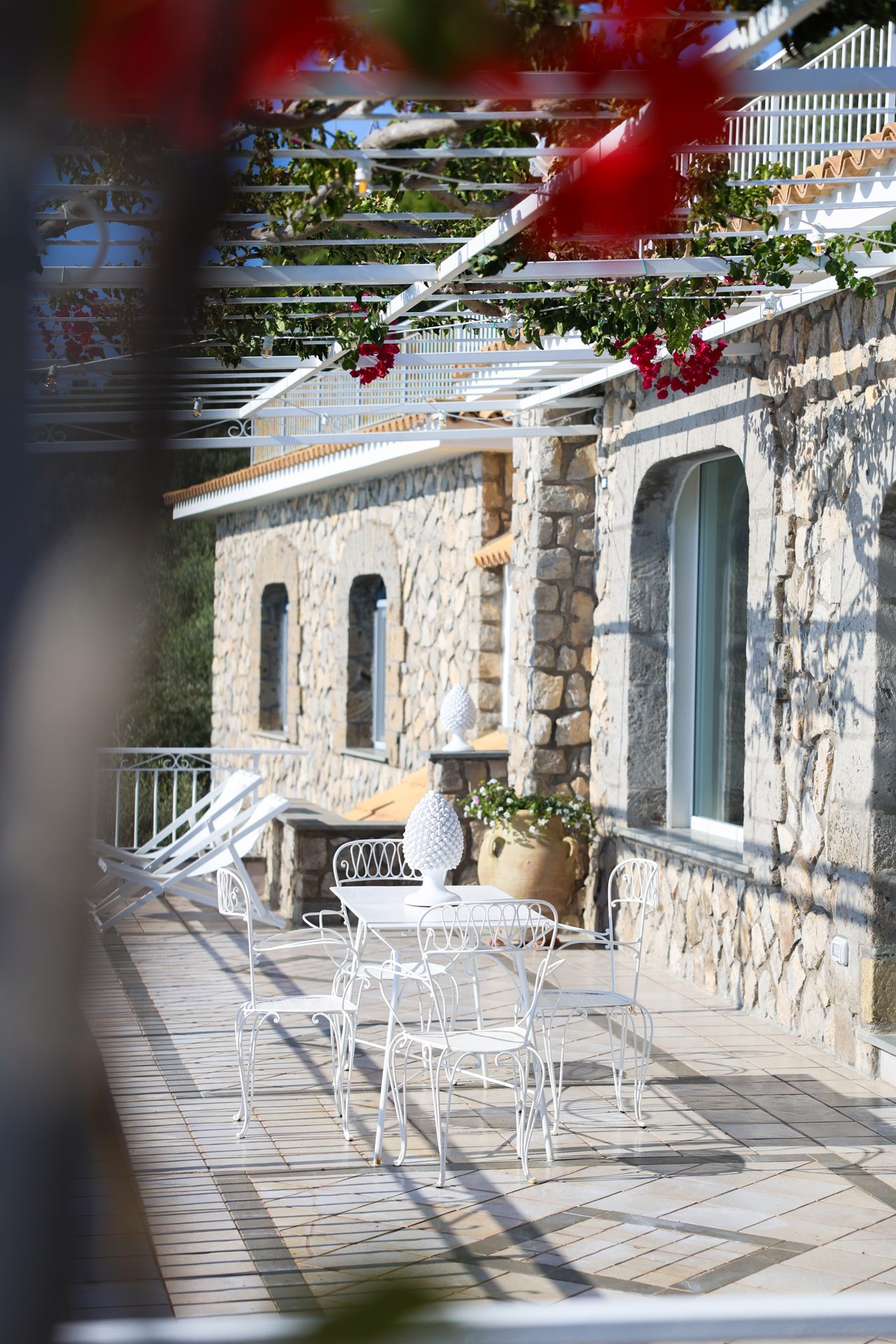 Villa Lantana, la facciata in pietra
