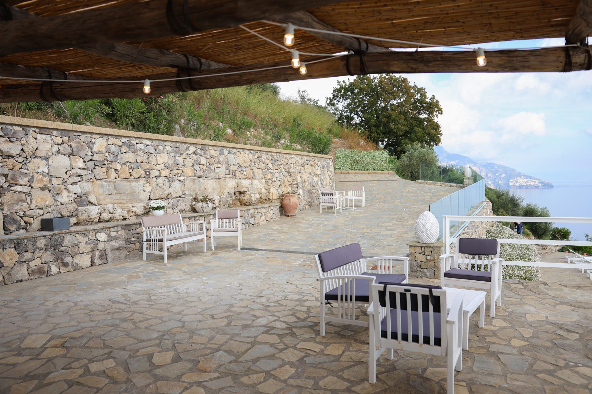 Villa Lantana, il patio in pietra