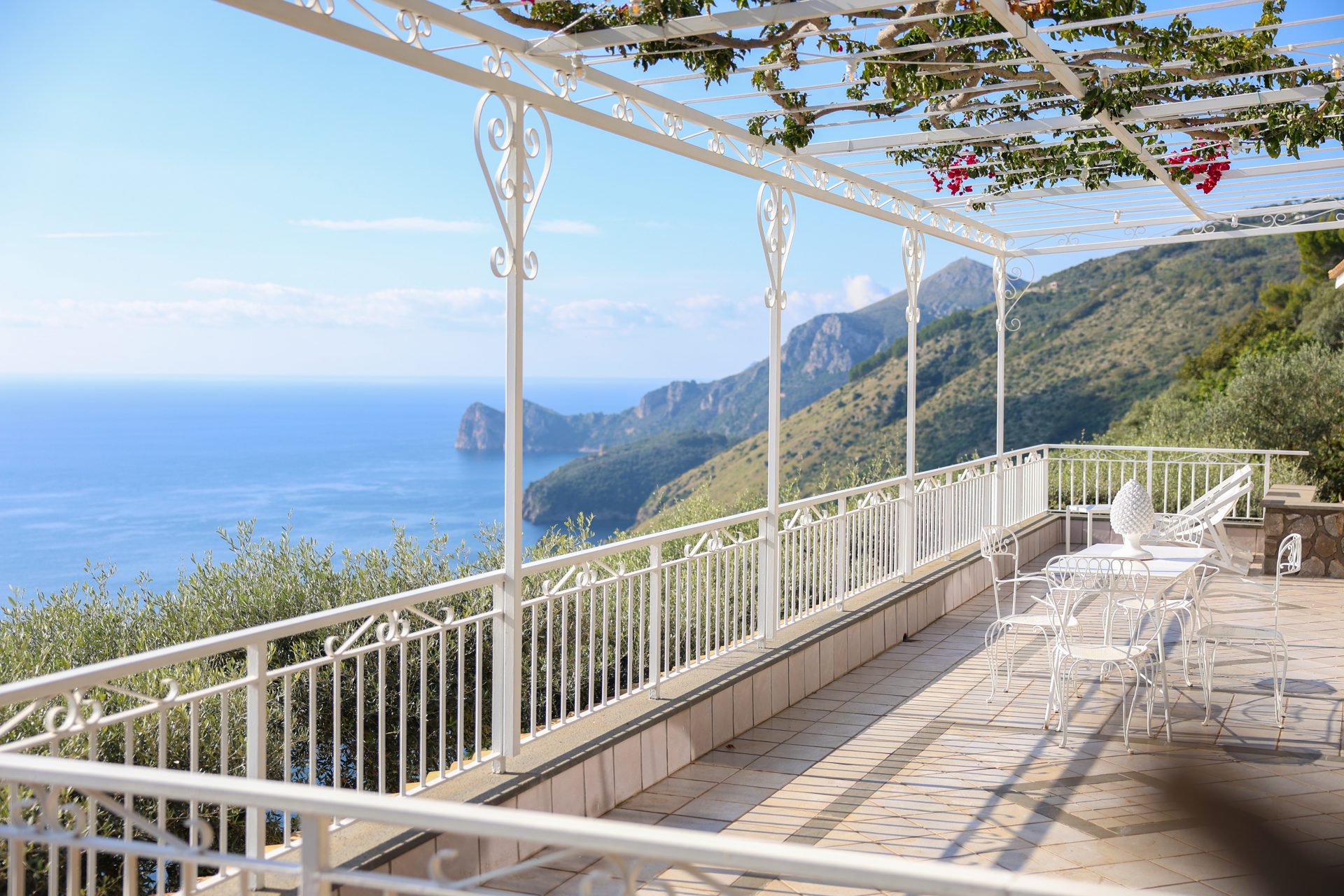 Terrazza panoramica con vista sugli isolotti de Li Galli · Sant'Agata Luxury Villas