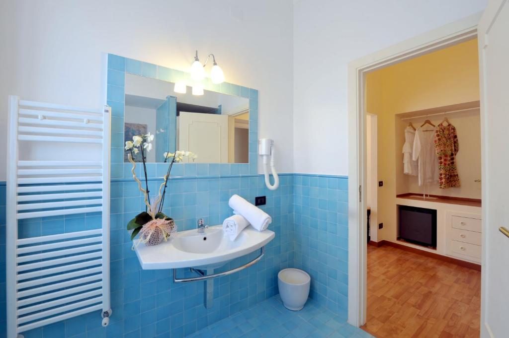 Villa Titina, bagno azzurro , cabina