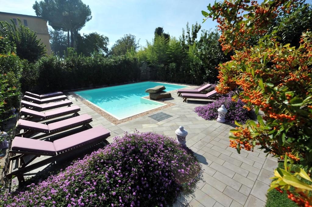 Villa Titina, piscina e agrumi